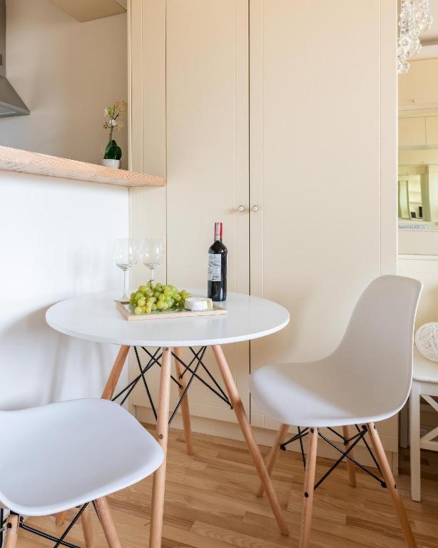Apartment Plac Konstytucji 3 Prywatne Mieszkanie W Centrum Miasta 200m Od Metra Politechnika Samodzielne Zameldowanie! Self Check-in System Warschau