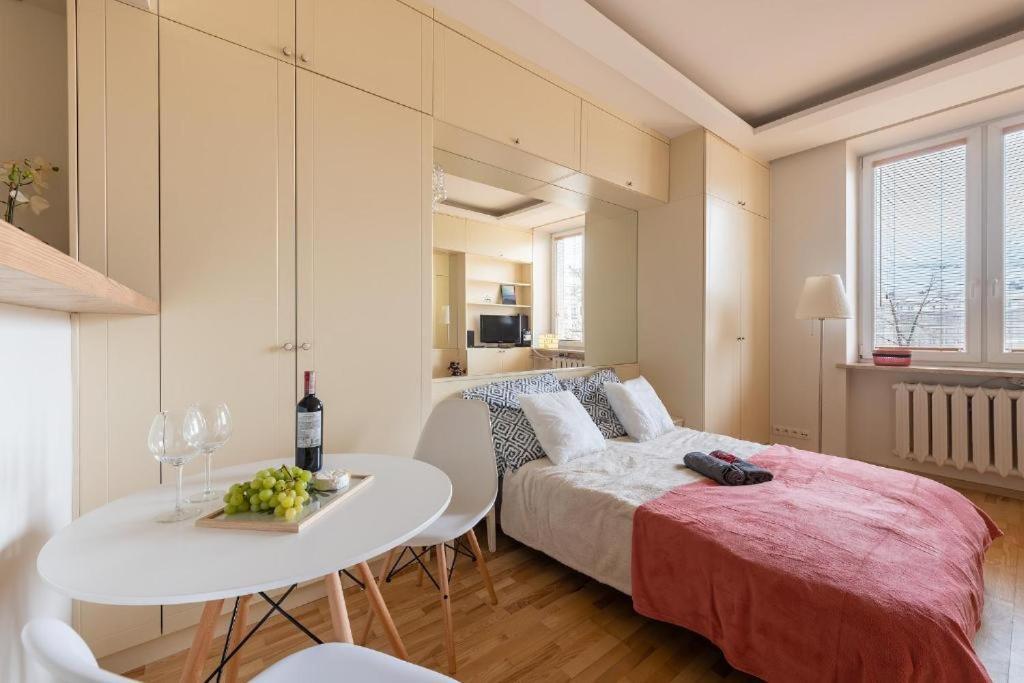 Apartment Plac Konstytucji 3 Prywatne Mieszkanie W Centrum Miasta 200m Od Metra Politechnika Samodzielne Zameldowanie! Self Check-in System Warschau